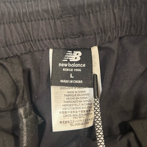 New Balance Joggers size L - Picture 2 of 3